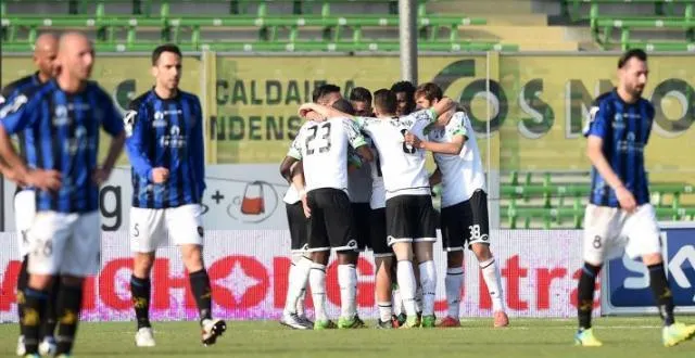 photo l'us latina calcio défaite à cesena demande pardon à ses fans. &copy; photo : agences