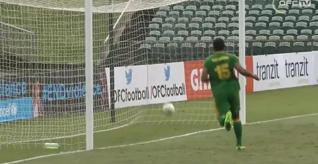 photo l'invraisemblable but contre son camp de ce gardien tahitien [vidéo] &copy; capture youtube