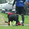 photo ce joueur doit vider une flaque d’eau au point de penalty [vidéo]