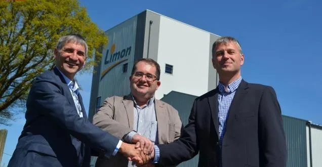 photo eric cothenet, thierry billard et serge marolleau (de g. à d.) ont présenté les nouvelles ambitions de violleau aux salariés. &copy; photo : le courrier de l'ouest