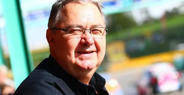 photo dominique lunel, patron de la société animation loisirs services, accueille son 48e rallycross en quarante ans, ce week-end. &copy; archives ouest-france