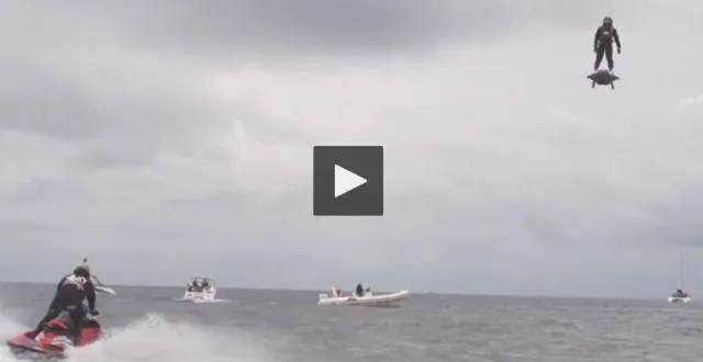 photo le hoverboard volant de l’ancien pilote de jet-ski français franky zapata refait parler de lui. &copy; dr