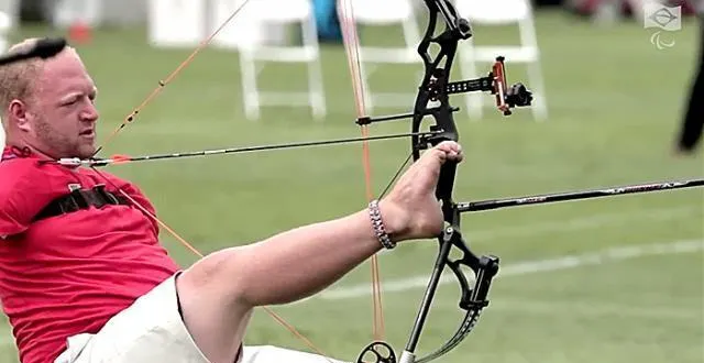 photo à quelques mois des jeux paralympiques de rio, prenez le temps de regarder cette vidéo assez incroyable de matt stutzman. &copy; capture youtube