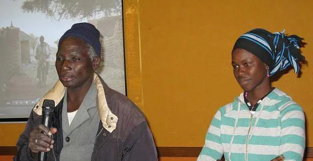 photo kalizeta ouermi (à droite), et seydou ouedraogo ont été en stage deux mois dans des exploitations agricoles du secteur. &copy; ouest-france