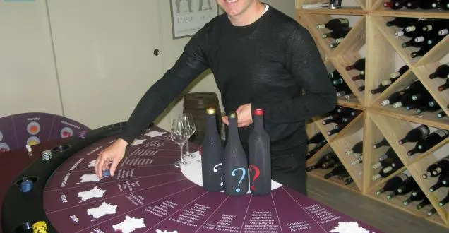 photo franck bernard avec son casino des vins. &copy; photo 