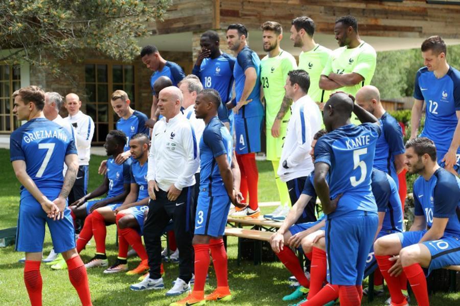 La Photo Officielle Des Bleus Dévoilée Sport Football