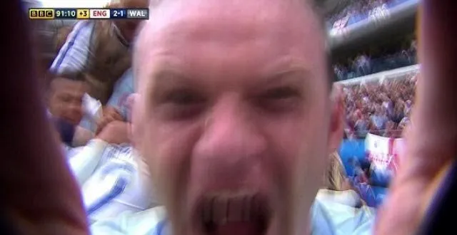 photo wayne rooney a exprimé sa joie avec virulence auprès d'un cameraman de l'euro 2016 ! &copy; photo : capture bbc