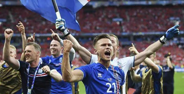 photo traustason héros du soir. et bourreau des cordes vocales du commentateur islandais. &copy; epa