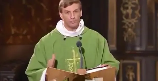 photo le père rené-luc n'a pas hésité à prendre didier deschamps en exemple pour parler de jésus aux fidèles. &copy; photo : capture d'écran/france 2