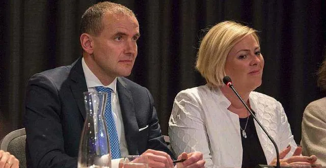 photo gudni johannesson, le président islandais, a vécu le quart de finale france - islande avec les supporteurs, faisant fi du protocole. &copy; afp