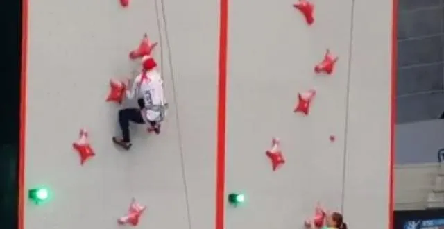 photo elle grimpe un mur d’escalade à une vitesse impressionnante ! &copy; capture d'écran