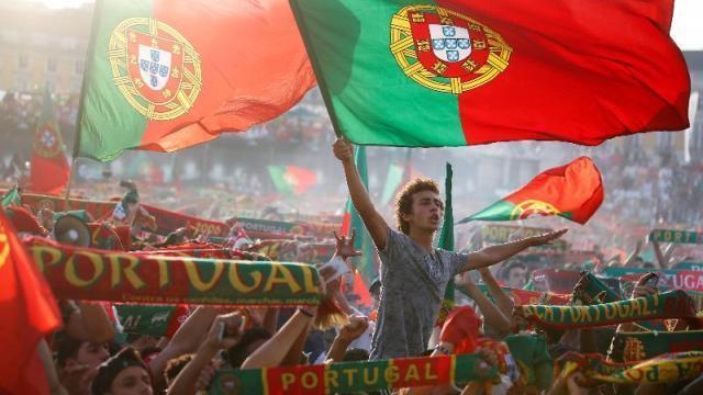 Drapeau Portugal-Coti Jouets, spécialiste événementiel, fan de l'Euro 2016  de foot, gamme complète pour supporter