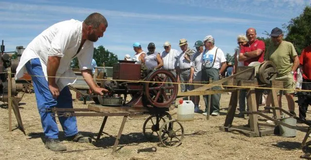 photo comme chaque année, la fête de la moisson de valennes est l’occasion de découvrir de vieilles machines agricoles pleines d’astuces et de courroies. &copy; ouest-france