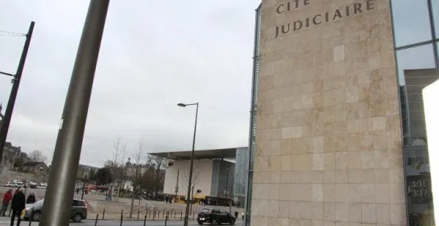 photo a la barre du tribunal, les cambrioleurs ont expliqué avoir agi 