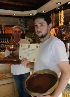 photo alain guillois (à gauche) et frédéric legrand à la halle aux blés. &copy; hugues gesbert