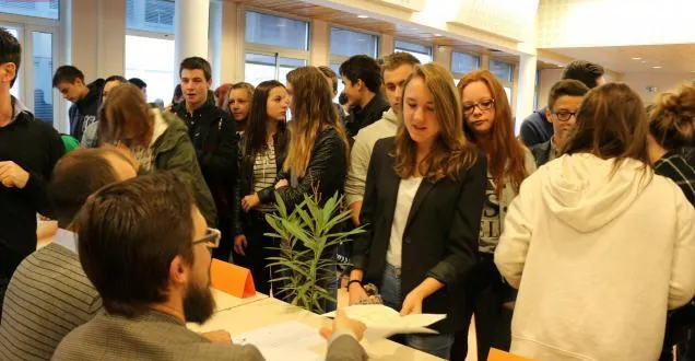 photo une remise officielle des diplômes a eu lieu samedi matin au collège gironde. &copy; photo le courrier de l'ouest