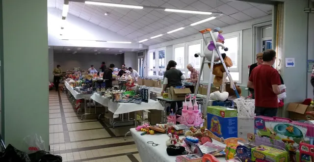 photo de nombreux jouets en vente à petits prix 