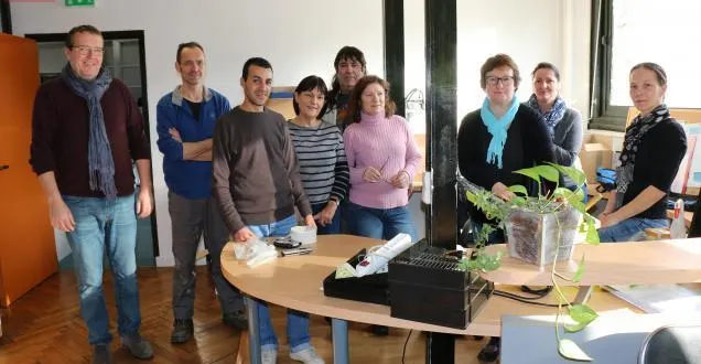 photo segré. aides dans ses nouveaux murs