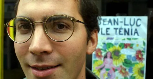 photo avec ses chansons bricolées tragi-comiques, jean-luc le ténia est devenu un personnage légendaire. &copy; archives ouest-france