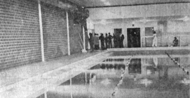 photo le bassin couvert de la piscine de coulaines en décembre 1974, quelques jours avant son ouverture au public. &copy; archives ouest-france