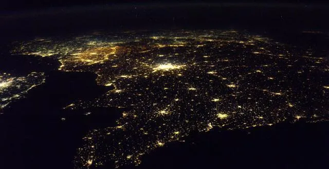 photo rennes vue de l’espace par thomas pesquet n’est pour l’instant qu’un petit point lumineux. à quand le gros plan ? &copy; photo : esa/nasa