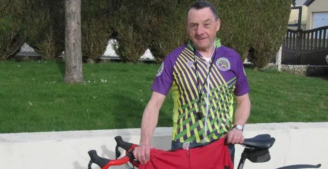 photo dominique lebert a échangé son maillot d'arbitre pour celui de cyclotouriste. &copy; ouest-france