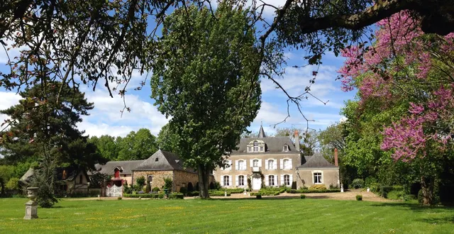 photo la facade du château de la montchevalleraie