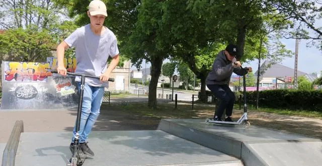 photo aurel et alexis pratiquent le skate-park de la pyramide « presque tous les jours ». ils estiment que le site n’est plus aux normes. &copy; anne-emmanuelle lambert
