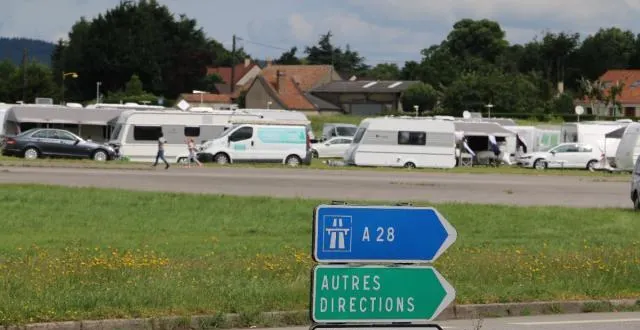 photo près de 70 caravanes se sont installées sur l'aérodrome d'alençon, dimanche 4 juin 2017. &copy; photo ouest-france