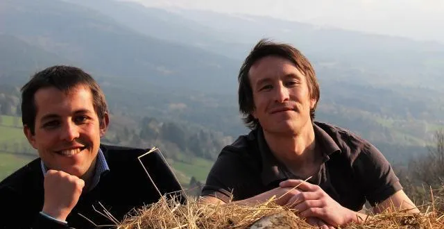 photo thomas graffin (à gauche) et antoine laudet (à droite) développe leur site en ligne mon beau terroir dans les pays de la loire. &copy; dr