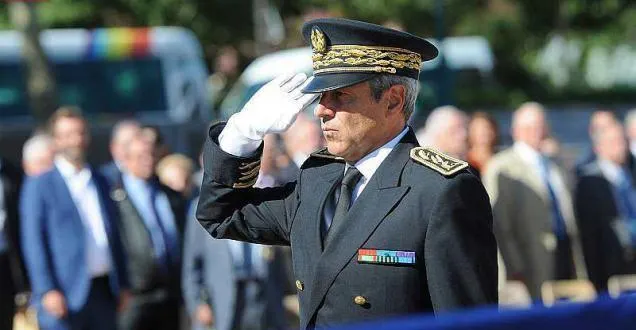 photo une brève cérémonie a officiellement installé le nouveau préfet bernard gonzalez. &copy; photo le courrier de l'ouest - michel durigneux