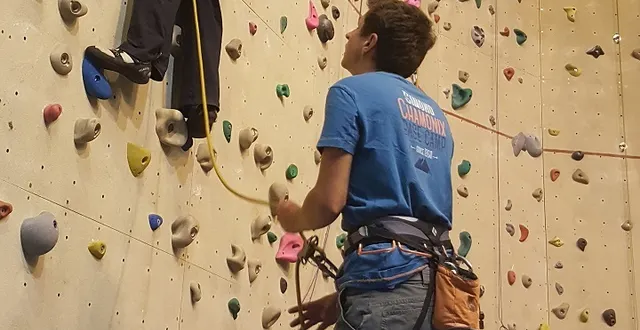 photo escalade sur structure artificielle, ici au gymnase rondeau