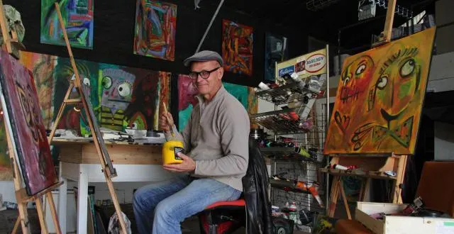 photo laurent gréaume, alias l. gréo, dans son nouvel atelier de la rue des basses-ruelles, à alençon. &copy; delphine le normand