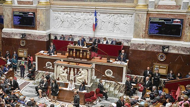 Drapeau européen et Vierge Marie : pourquoi Mélenchon a raison