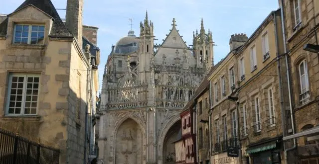 photo l'église notre-dame d'alençon est devenue basilique en 2009. &copy; amélie fontaine