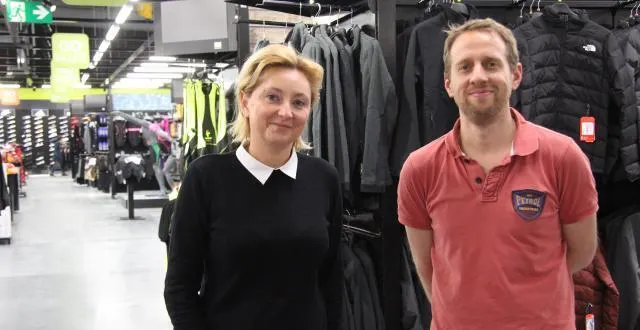 photo lisa rabineau, gérante, et olivier delorme, responsable de go sport. &copy; delphine le normand