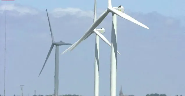 photo les trois éoliennes mesureront près de 150 mètres de haut (en bout de pale).