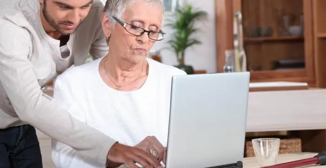 photo viatrajectoire. c’est le nouvel outil web à destination des personnes âgées et des familles pour choisir leur maison de retraite et s’y inscrire. &copy; auremar - fotolia