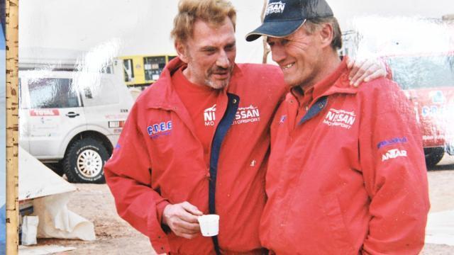 Johnny Hallyday au Paris-Dakar en 2002, avec la team Dessoude de