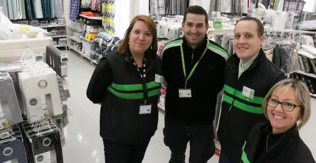 photo élodie calonne, responsable des ressources humaines (sur la gauche), avec trois collaborateurs. &copy; ouest-france.