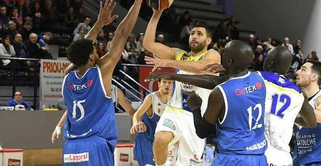 photo guirrou et ses coéquipiers veulent monter en nationale 1. &copy; photo le courrier de l'ouest - michel durigneux