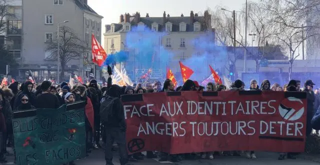 photo près de 500 personnes se sont mobilisées, à angers, pour demander la fermeture du bar identitaire. &copy; ouest-france