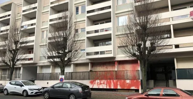photo la façade du local associatif l'alvarium a été dégradée dans la nuit de lundi à mardi. &copy; maxime huteau