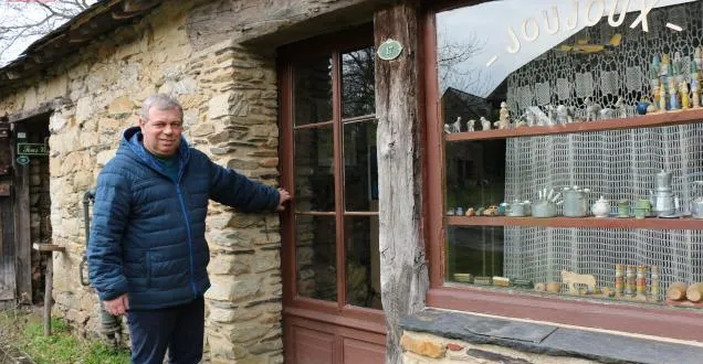 photo segré-en-anjou-bleu. daniel nardin rouvre la petite couère le 1 avril