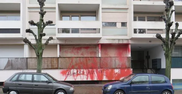 photo la façade du bar identitaire a été dégradée pour la deuxième fois. &copy; ouest-france