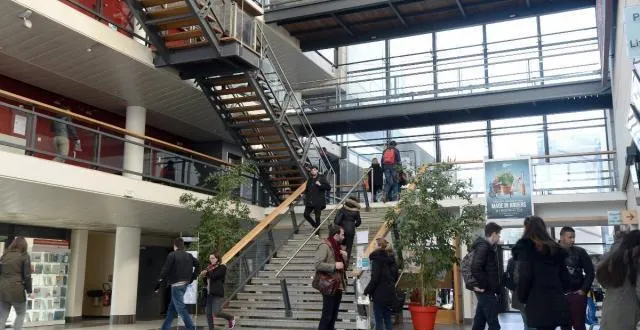 photo l'assemblée générale des étudiants a été interrompue par l'irruption d'une quinzaine de personnes dans le hall de la faculté de droit d'angers (photo d'archives). &copy; jérôme fouquet