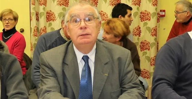 photo daniel chemin, ici en janvier 2017 lors de la constitution de la cdc des collines du perche normand, est décédé dimanche 15 avril, chez lui à la perrière. &copy; archives ouest-france