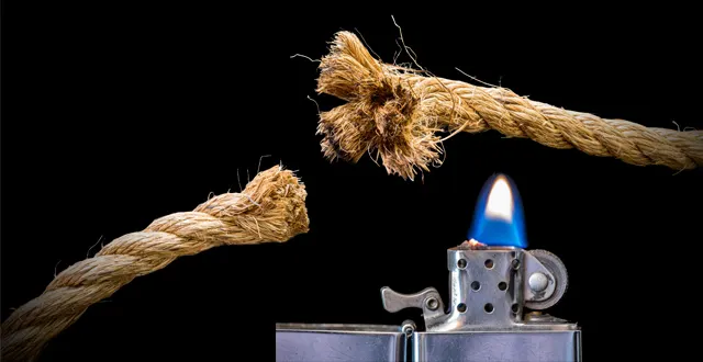 photo enigme. les deux mèches et le briquet