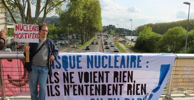 photo les activistes n'ont pas gêné le passage du tramway. &copy; ouest-france