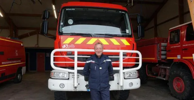 photo philippe auvray, jeune retraité des sapeurs-pompiers de moulins-la-marche, depuis mardi 1er mai 2018. &copy; ouest-france